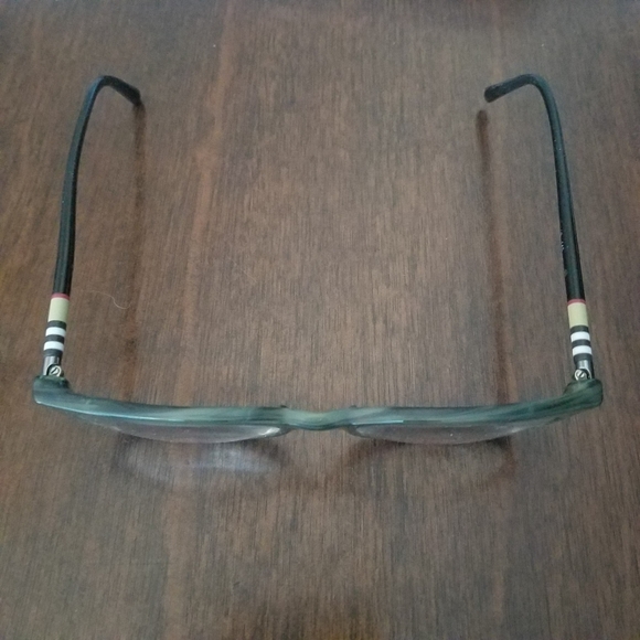 Glasses - Picture 4 of 16